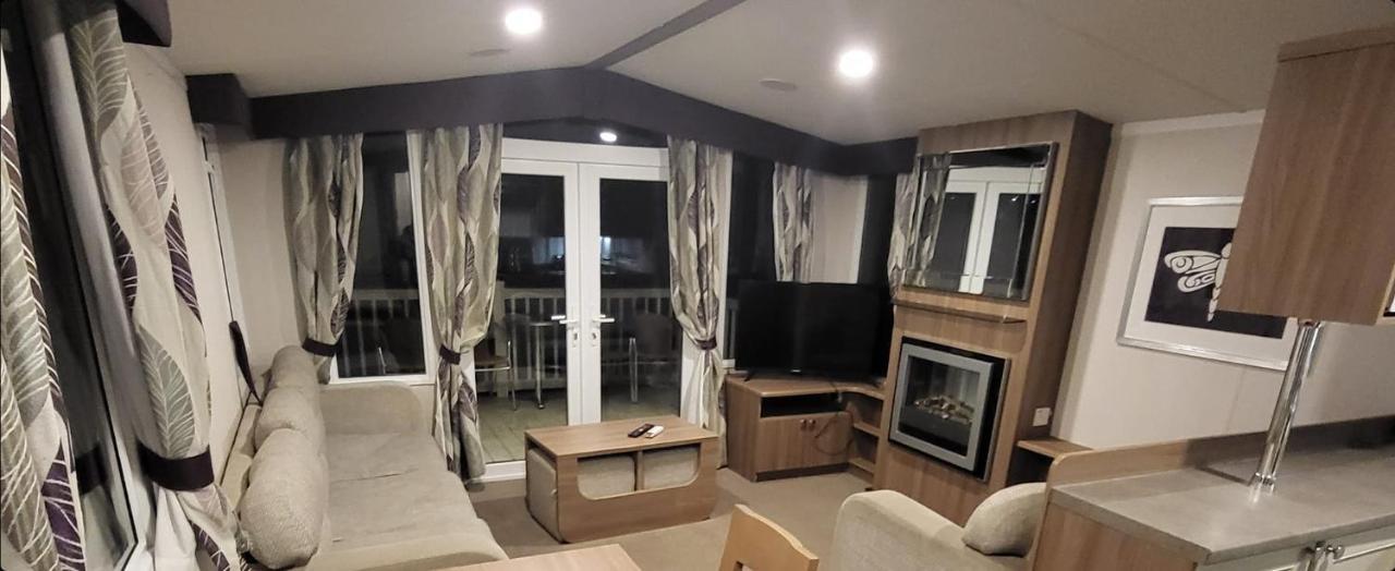 Caravan 66 Kensington At Marton Mere Holiday Park Blackpool Villa, Blackpool